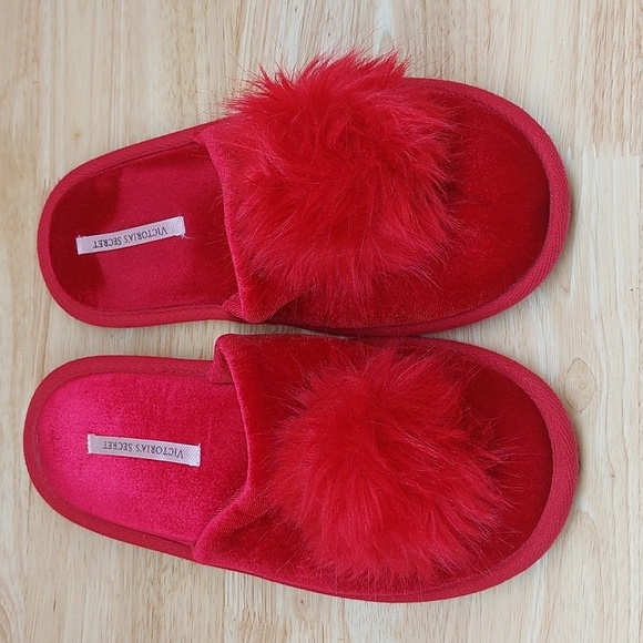 Victoria's Secret pom pom red slippers Medium - Picture 1 of 4